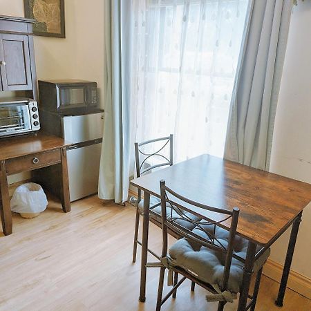Uptown Area, Cozy King Suite, Quiet And Private, Free Parking, Walk To Restaurants 샬럿 외부 사진