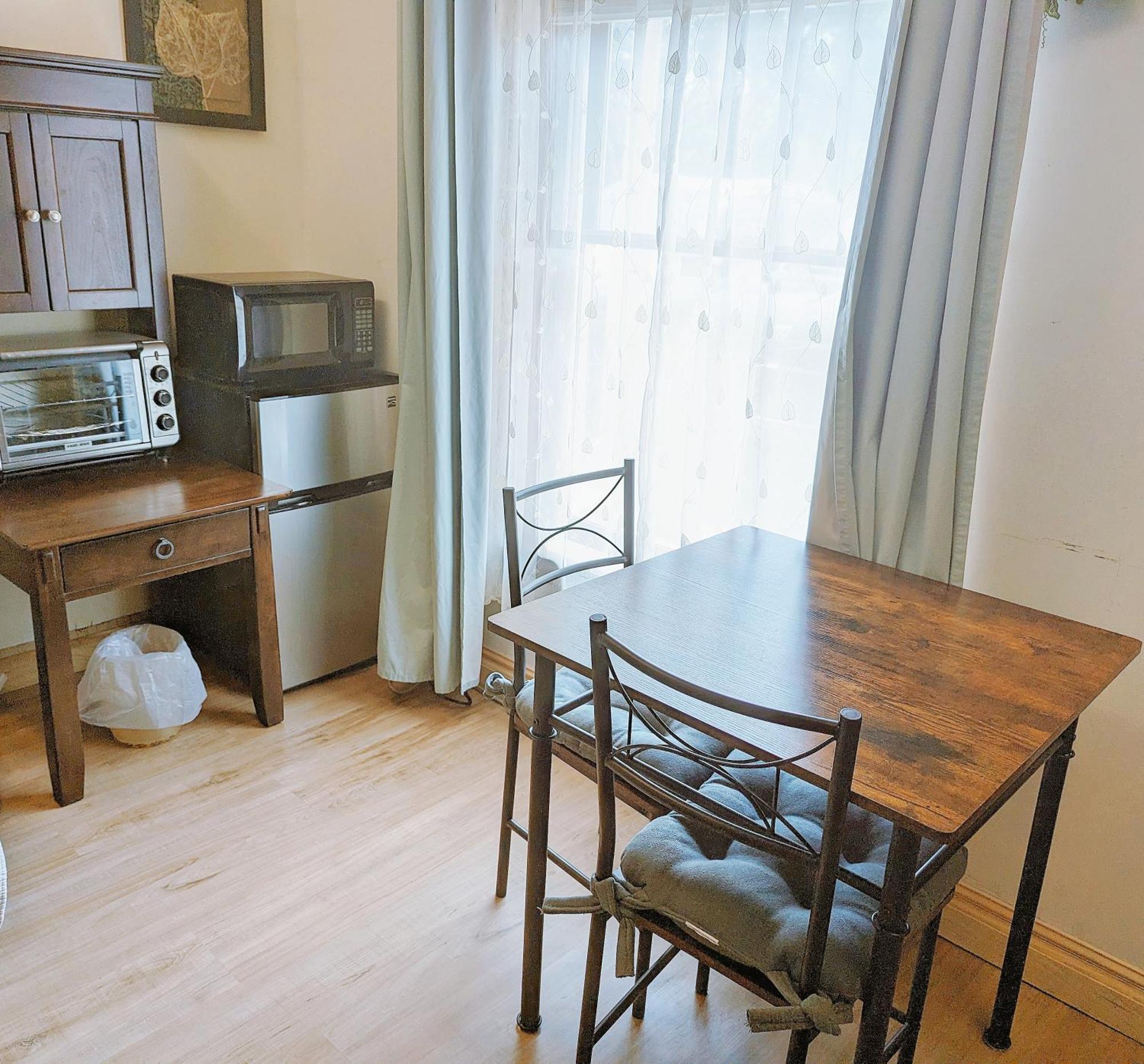 Uptown Area, Cozy King Suite, Quiet And Private, Free Parking, Walk To Restaurants 샬럿 외부 사진