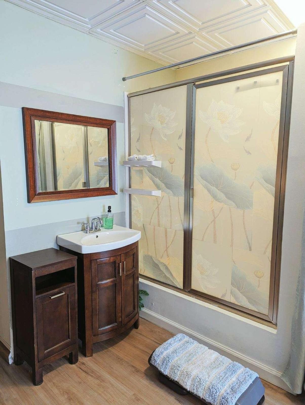 Uptown Area, Cozy King Suite, Quiet And Private, Free Parking, Walk To Restaurants 샬럿 외부 사진