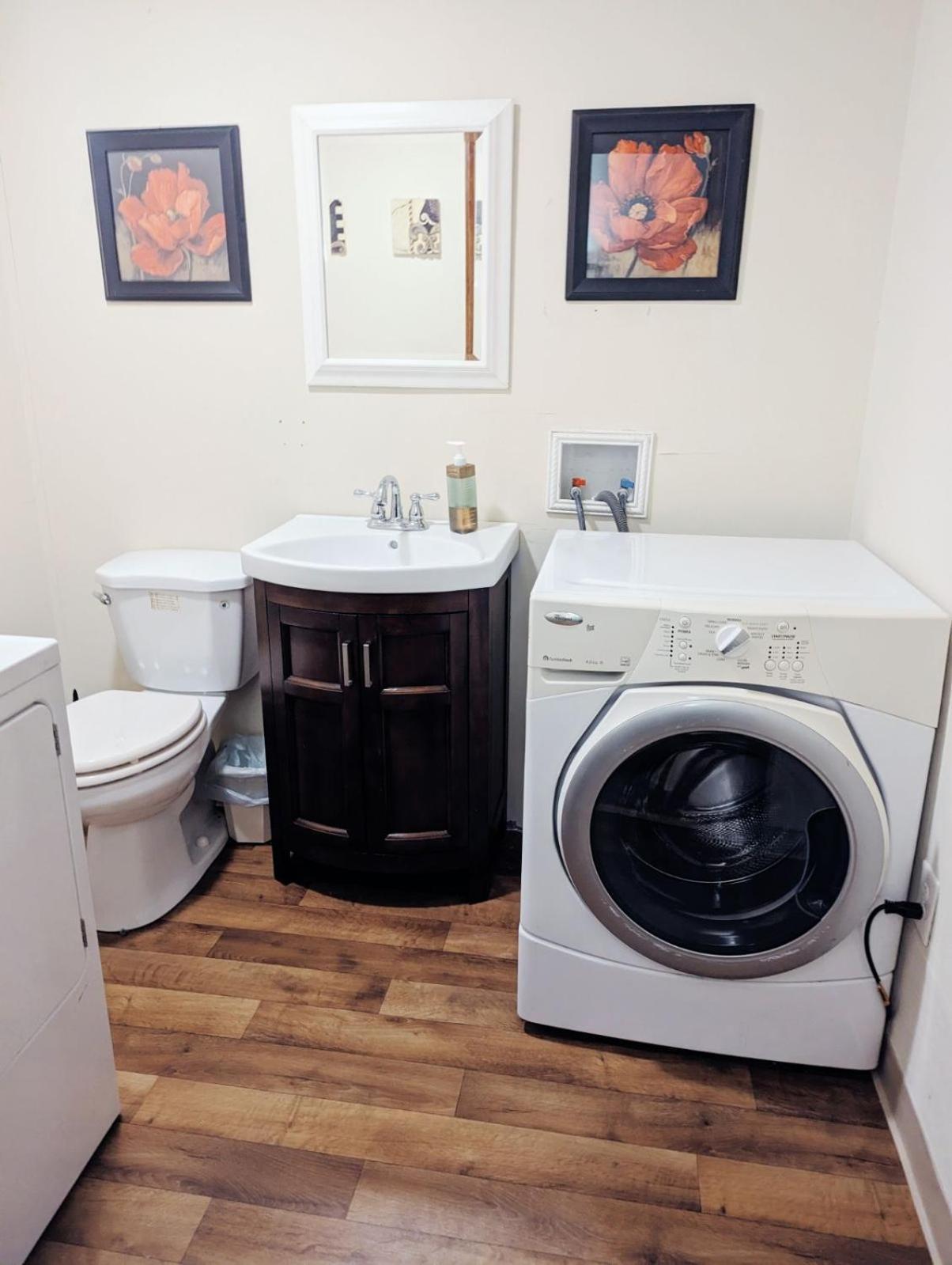 Uptown Area, Cozy King Suite, Quiet And Private, Free Parking, Walk To Restaurants 샬럿 외부 사진