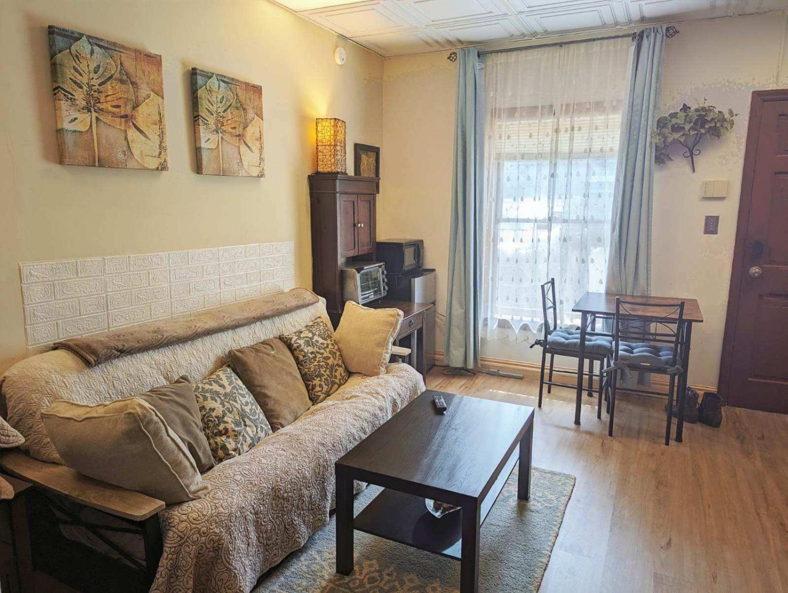 Uptown Area, Cozy King Suite, Quiet And Private, Free Parking, Walk To Restaurants 샬럿 외부 사진