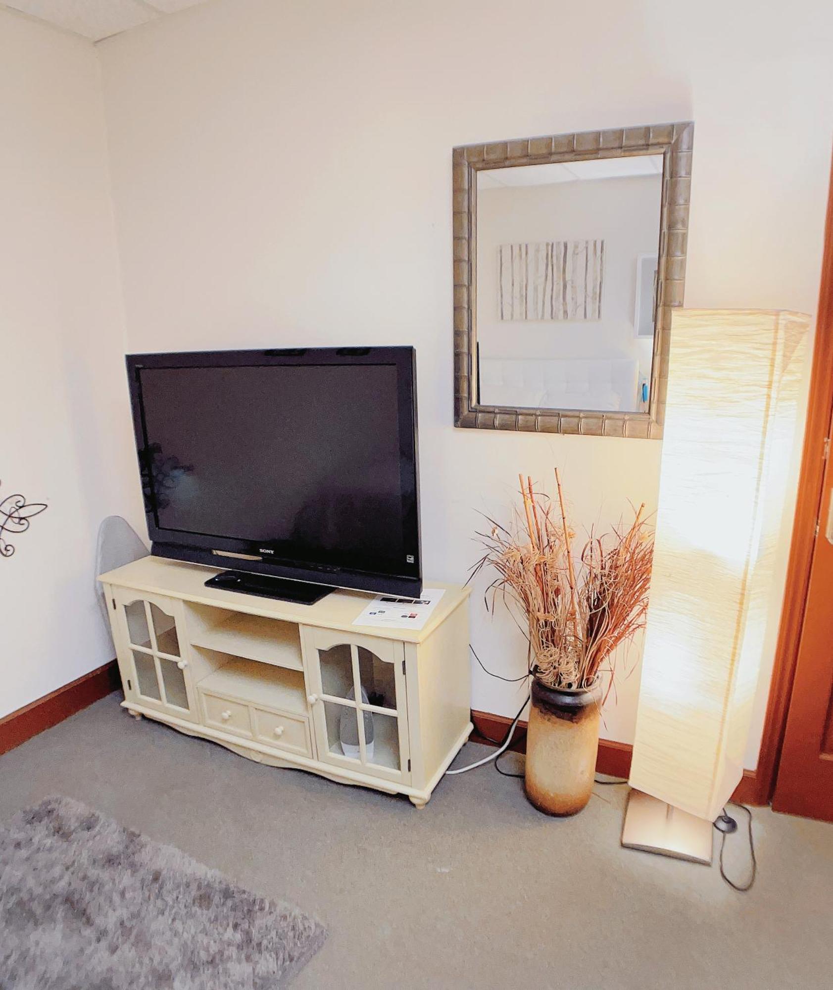 Uptown Area, Cozy King Suite, Quiet And Private, Free Parking, Walk To Restaurants 샬럿 외부 사진